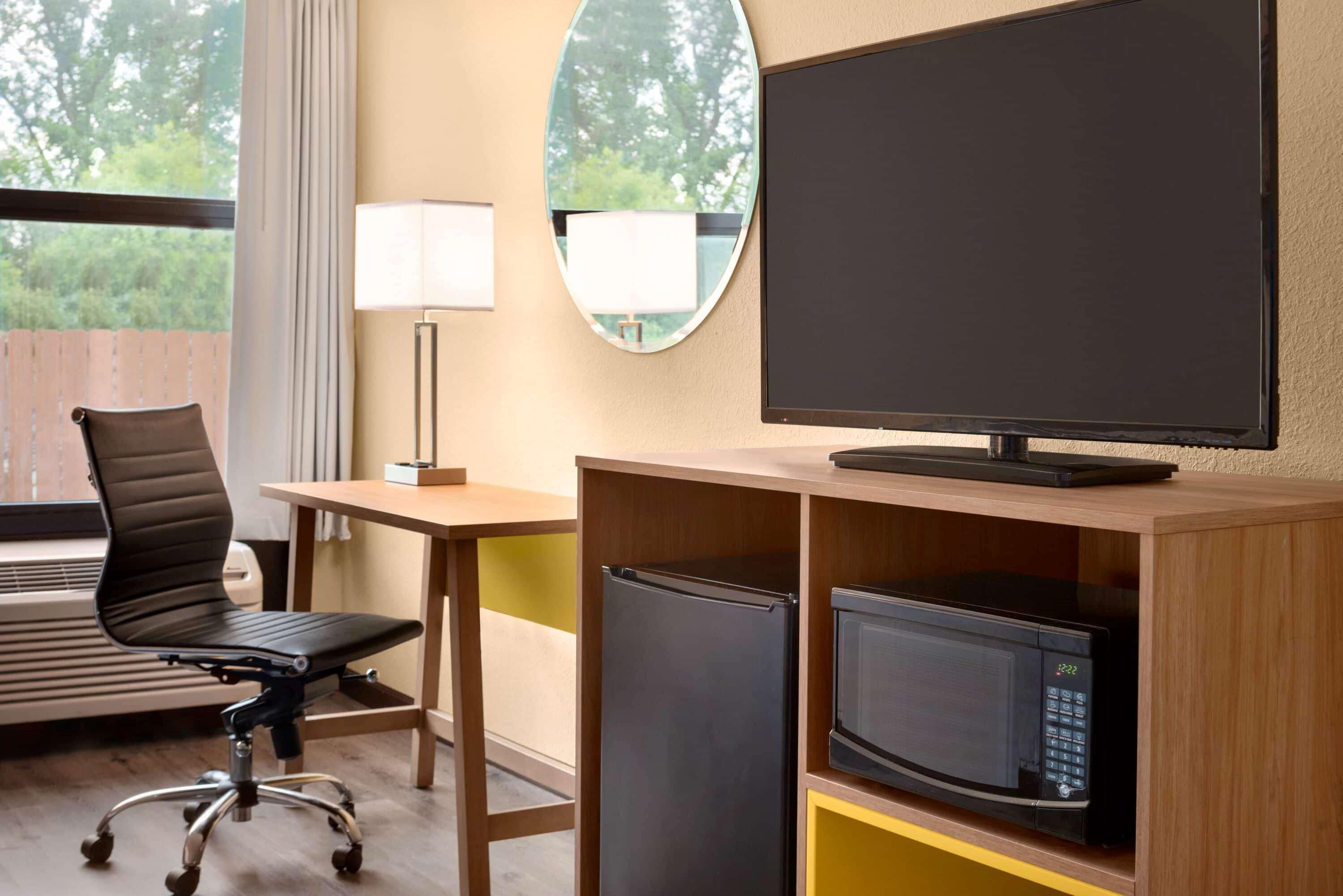Days Inn & Suites By Wyndham Меррилвилл Экстерьер фото