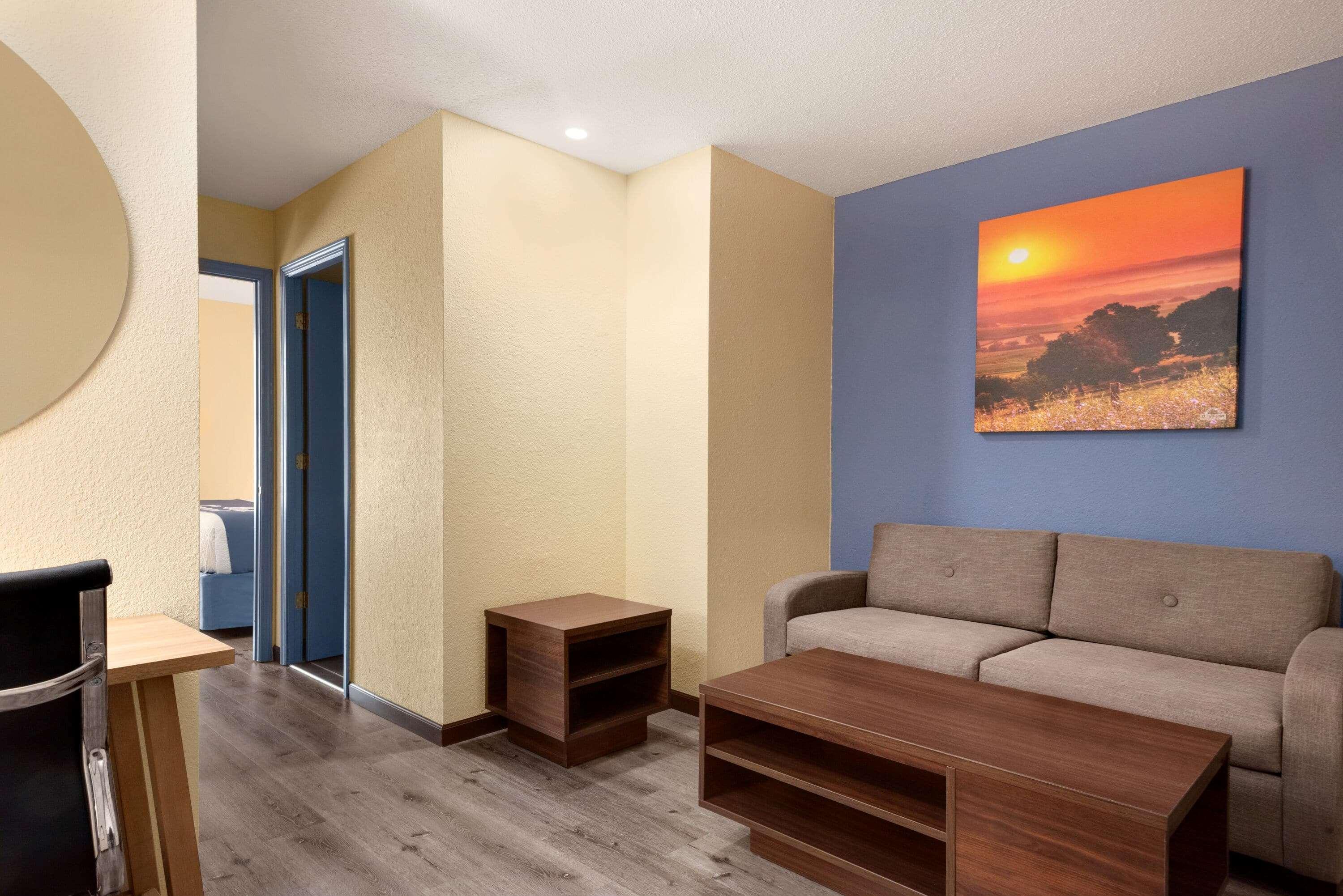 Days Inn & Suites By Wyndham Меррилвилл Экстерьер фото