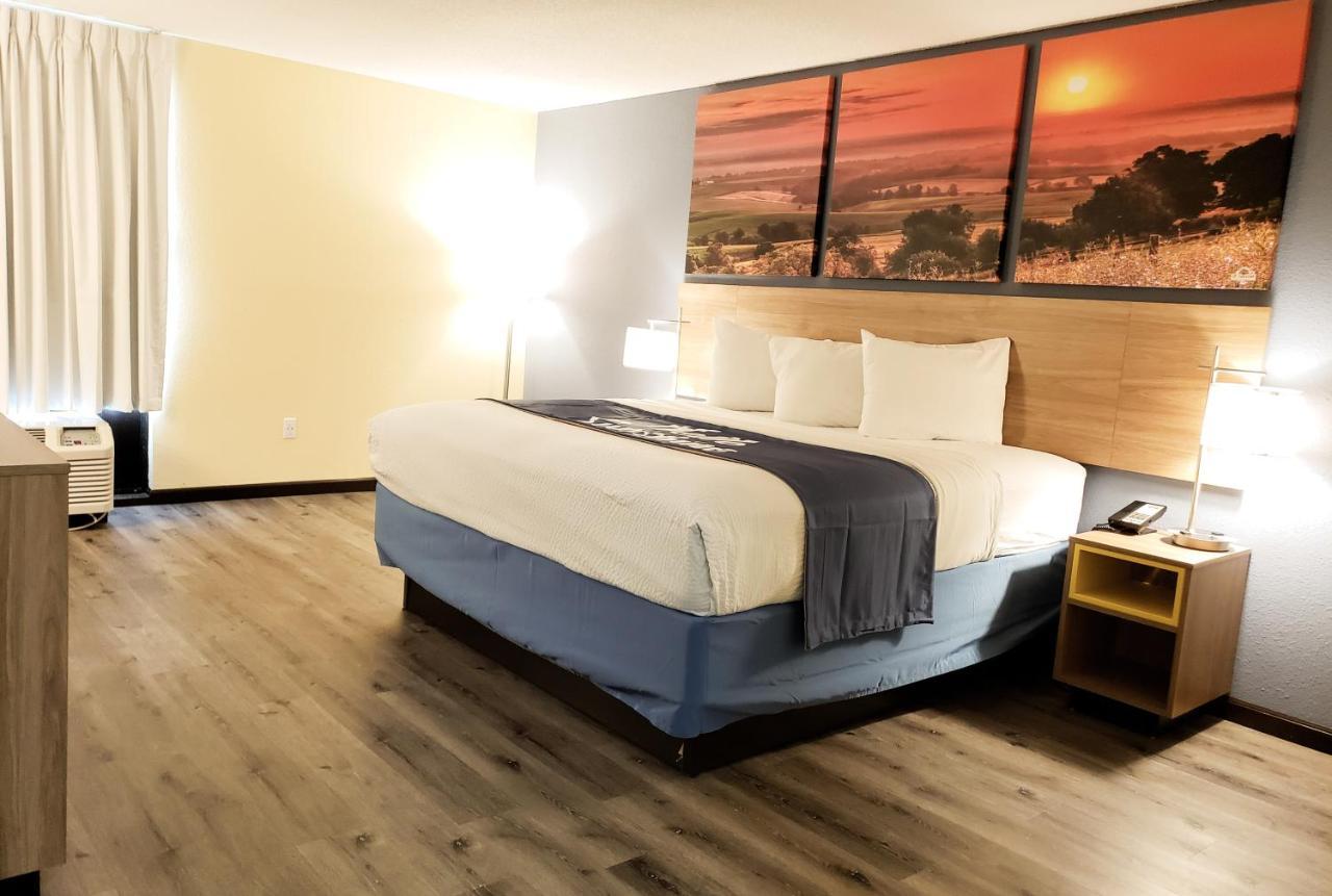Days Inn & Suites By Wyndham Меррилвилл Экстерьер фото